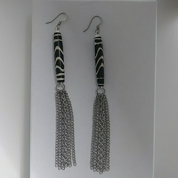 🔴SOLD Batik Bone Chain Tassle Dangle Earring - Picture 4 of 8